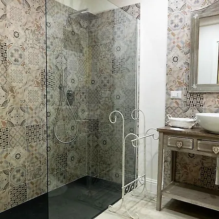 Antica Hibiscus Oda ve Kahvaltı
